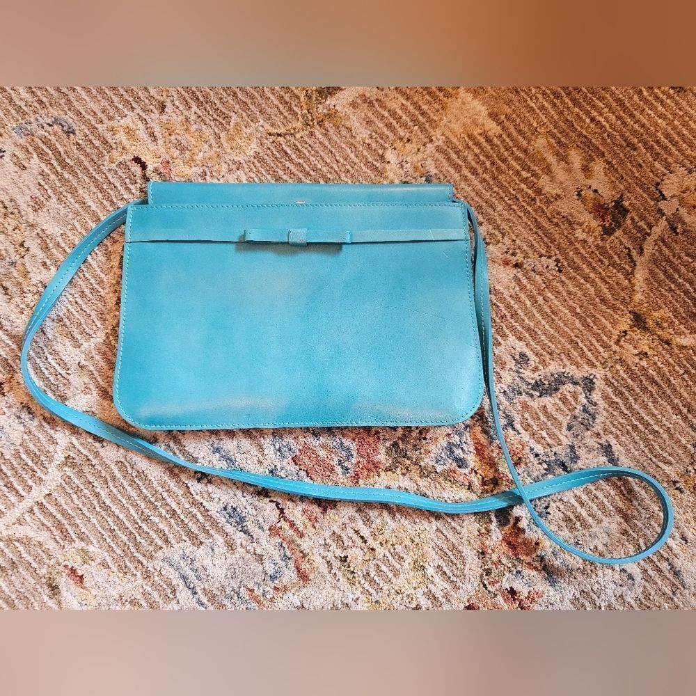 Furla teal crossbody with removable strap yo make into a clutch. In good shape